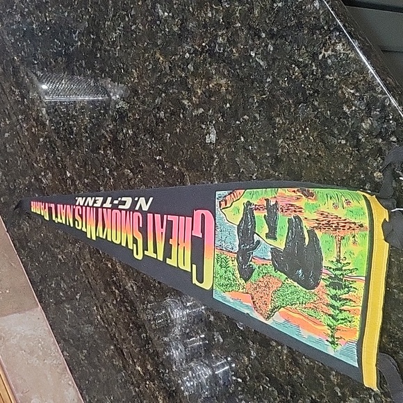 Vintage Great Smoky Mts Nat'l. Park NC -Tenn Flag Felt Pennant - Picture 1 of 8